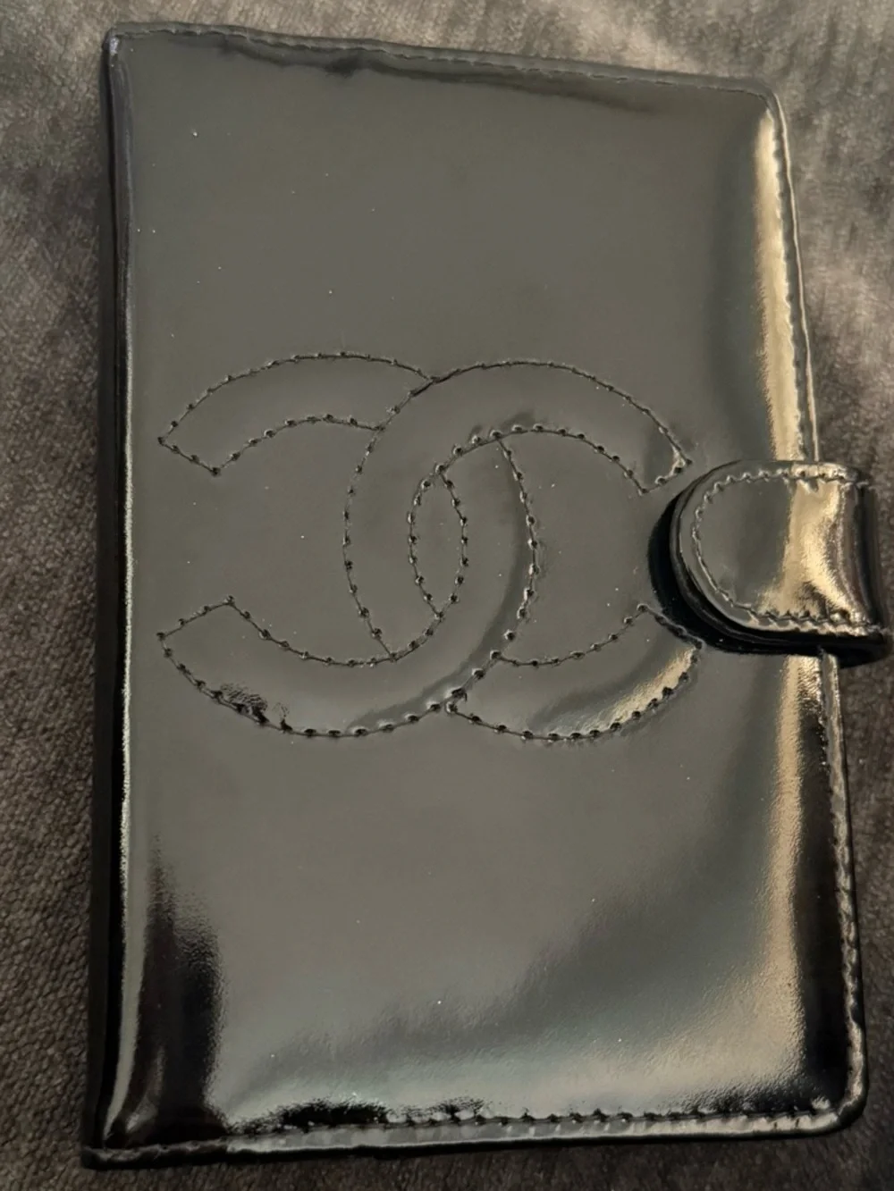 CHANEL authentic black patent leather agenda cardholder with Ashford paper. EUC